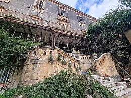 La vergogna dell'ex Santa Marta e delle cartelle cliniche abbandonate: arriva l'ispezione ministeriale 