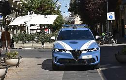 Ragusa, la polizia arresta un 18enne catanese: nell'auto droga e una pistola pronta a sparare