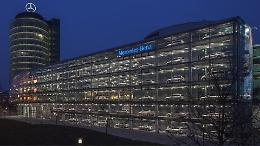 Mercedes, utili 2025 quasi dimezzati a 5,3 miliardi di euro