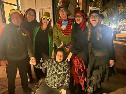 Il pulmino rubato e ricomprato ai disabili, la consegna &egrave; una festa