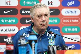 Carlo Ancelotti protagonista anche fuori dal campo: il ct del Brasile al Carnevale di Salvador, gli artisti: &laquo;Convoca Neymar&raquo;