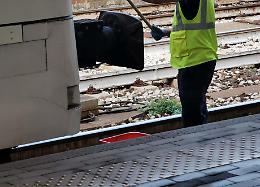 Sabotaggi ai cavi dell'Alta Velocit&agrave;, treni in tilt a Roma, Napoli e Firenze. Salvini: &laquo;Odiosi atti criminali&raquo;