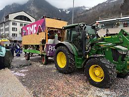 Carro di Carnevale esplode in Svizzera, undici feriti e indagine aperta: cosa &egrave; successo
