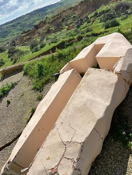 A Niscemi riparte la speranza con il recupero della croce. Rotta in pi&ugrave; parti sar&agrave; ricomposta