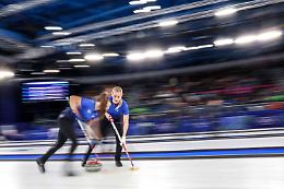 Milano-Cortina 2026, il curling femminile si sblocca: netto successo sugli Usa