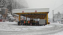 Treno deraglia in Svizzera per una valanga: ci sono feriti, soccorsi sul posto