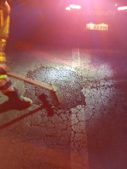 Patern&ograve;, decine di auto danneggiate da una grossa buca sulla Statale 284