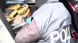 La Polizia arresta corriere della droga con 44 kg di cocaina in auto 