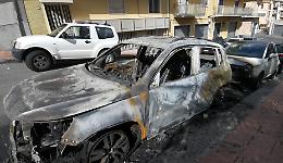 Brusco risveglio a Misterbianco: quattro auto incendiate nella notte nella zona del percorso del Carnevale 