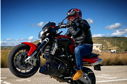 Tragico sorpasso: 29enne in moto perde il controllo sul lungomare di Gela e muore 
