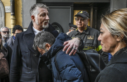 Incendio al Sannazaro, Giuli a Napoli: &laquo;Una tragedia culturale ma ora cooperazione per il restauro&raquo;