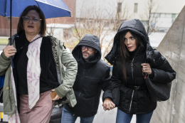 Crans Montana, il buttafuori accusa i coniugi Moretti: &laquo;Le porte dovevano rimanere chiuse&raquo;