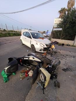 Vittoria, scontro auto-moto: due feriti, grave una donna