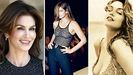 Sessant'anni e non sentirli: Cindy Crawford, il neo pi&ugrave; famoso del mondo spegne le candeline