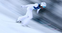 Pericolo scampato alle Olimpiadi Invernali, Loomis si scontra con un soffiatore di foglie ad alta velocit&agrave;: il video