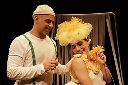 Eccomi! Il pacco che apre il teatro ai pi&ugrave; piccoli