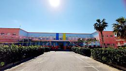 Scuola sotto attacco: docente colpita dal genitore di un alunno