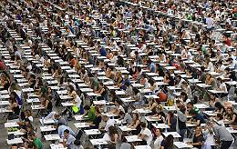 &laquo;Fenomeno&raquo;, &laquo;Carina&raquo;, &laquo;Genio&raquo;, &laquo;Graziato&raquo;: quei giudizi finiti online sul concorso notarile che scuotono la categoria