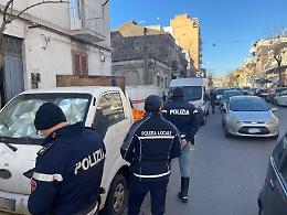 Controlli a San Cristoforo: i cani della polizia scovano diverse dosi di droga