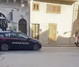 Scicli, aggredisce gli addetti di un supermercato: fermato un uomo in evidente stato di alterazione psicofisica