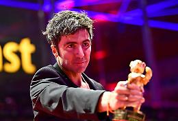 Berlinale 2026, l&rsquo;Orso d&rsquo;oro a &ldquo;Yellow Letters&rdquo;: il cinema alza la voce e Wim Wenders annuisce