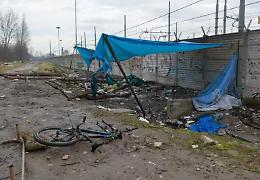 Ucciso a Rogoredo, amici della vittima: &laquo;Da quel poliziotto richieste quotidiane di denaro e droga&raquo;