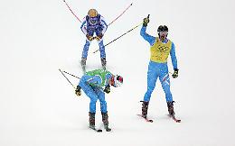 Doppietta italiana oro e argento nello skicross olimpico di Milano Cortina: vittorie di Deromedis e Tomasoni sotto la fitta nevicata di Livigno