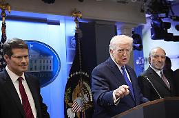 Trump fermo sui dazi: &laquo;Ne stanno arrivando altri; riduzioni al 15% temporanee&raquo;