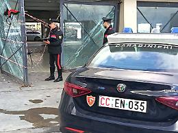 Carabinieri sventano lo sciacallaggio al mercato ittico di Aci Trezza dopo il ciclone Harry