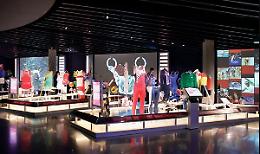 Le tute che hanno fatto la storia: Lollobrigida, Fontana e Betti donano i completi al Museo Olimpico di Losanna