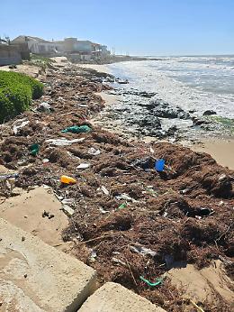 Scoglitti, le spiagge trasformate in una bomba ecologica: la denuncia dei cittadini