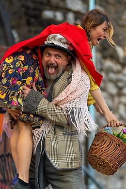 Cappuccetto Rosso al Teatro Agricantus: favola vivente tra ironia, poesia e un pizzico di follia