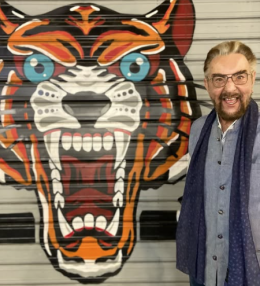 Kabir Bedi in viaggio dalla Francia verso l'Italia: &laquo;Dove sono?&raquo;