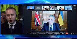 Sanremo, il blitz in diretta al Tg1 di Paolini: &laquo;Carlo Conti bisessuale&raquo;