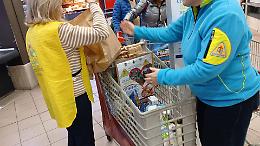 Modica, gli operatori della Misericordia a Niscemi per la consegna di generi alimentari