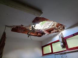 Frana a Castellammare del Golfo: massi sul circolo del tennis, chiusa l'area di Bocca della Carrubba