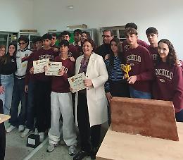 Dalle lingue classiche al podio robotico: il liceo classico Eschilo vince doppio premio alla Unearthed First LEGO League