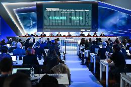 Sanremo 2026, la seconda serata risale nello share ma accorcia la platea: numeri, contesto e perch&eacute; la Rai parla di &laquo;Festival in ottima salute&raquo;