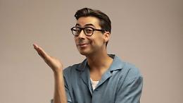 Claudio Casisa: il comico palermitano conquista il pubblico del Festival con la sua simpatia e la sua ironia