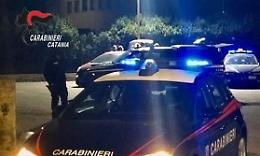 L'incubo del crack colpisce una famiglia: figlio arrestato dopo tentativo di fuggire lanciandosi dal balcone 