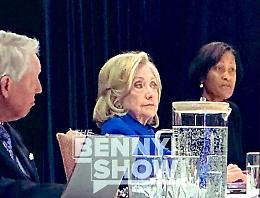 Caso Epstein, l'attacco di Hillary Clinton: nel mirino le indagini insabbiate su Trump e le email di Musk sulle "feste scatenate"