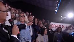 "Niscemi R-Esiste", lo striscione  al teatro Ariston