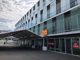 Otto indagati a Bolzano per la morte di due neonati prematuri uccisi da un batterio nel beccuccio del biberon 