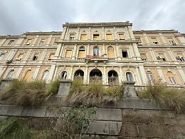 La Regione ferma la gara per l'ex Regina Margherita: richiesta di integrazione documenti tra le polemiche 