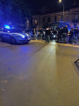 Catania, violenta rivolta nel carcere di piazza Lanza: detenuti sul tetto, danni alla struttura
