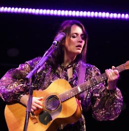 Carmen Consoli: &laquo;Da cantante a cittadina "parlante", io voto no al referendum sulla Giustizia&raquo;