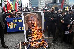 L'Europa stretta tra la furia di Trump e la vendetta iraniana: vertice d'emergenza e portaerei nel Mediterraneo

