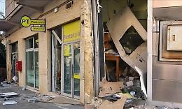 Colpo da 200mila euro a Grammichele: sradicati due bancomat alle Poste con un escavatore