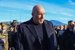 Crosetto rientra in Italia da Dubai: &laquo;Lascio la famiglia l&igrave; e pago il triplo del biglietto&raquo;