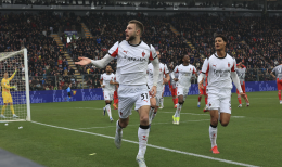 Al 90' doppia deviazione e gol beffa: Pavlovic decide, Leao chiude e il Milan espugna Cremona